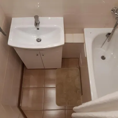 Compact Near Food Market In The Oldtown Free Parking *