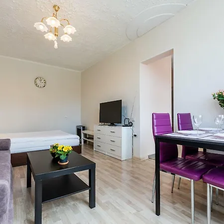 Compact Near Food Market In The Oldtown Free Parking *